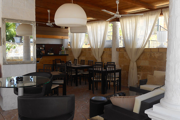 Aqua Lounge Pool Bar in Xemxija